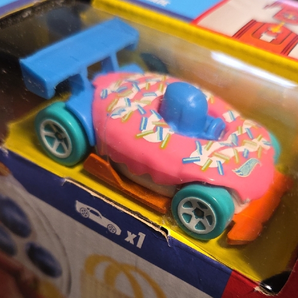 2025 Hot Wheels City Downtown Candy Shop Playset Toy Car Track Set NEW & SEALED - Picture 9 of 11